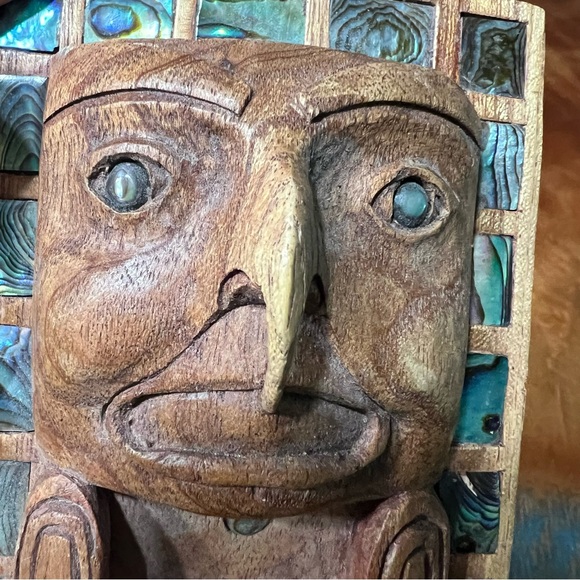 Vintage Handcarved Wooden totem abalone shell inlay statue PNW - Picture 5 of 11